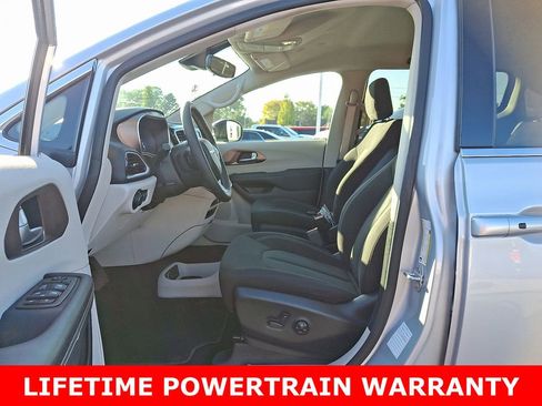 Used 2024 Chrysler Voyager LX image 15