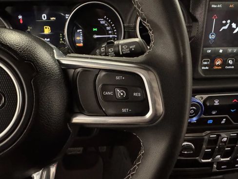 Used 2023 Jeep Wrangler Unlimited Sahara AWD/4WD image 20
