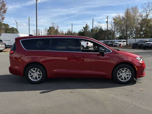 New 2026 Chrysler Pacifica Select FWD image 13