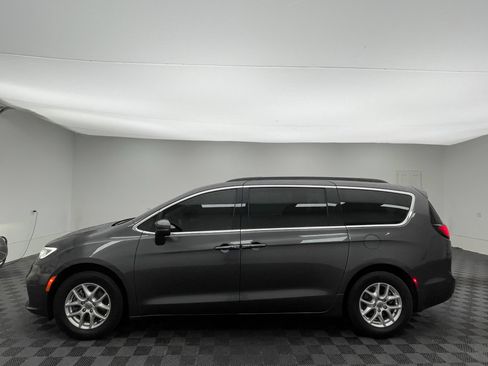 Used 2022 Chrysler Pacifica Touring-L FWD image 13