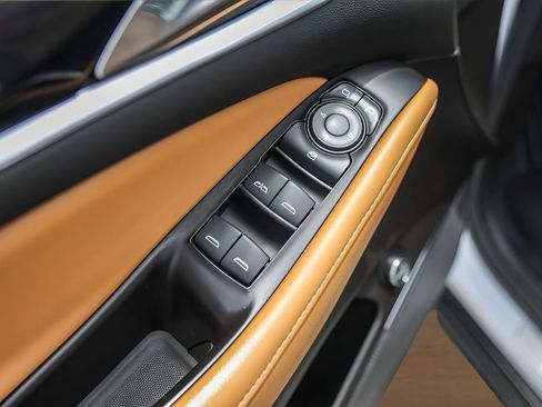 Used 2019 Buick Enclave Essence FWD image 21