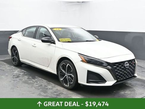 Used 2024 Nissan Altima 2.5 SR image 2