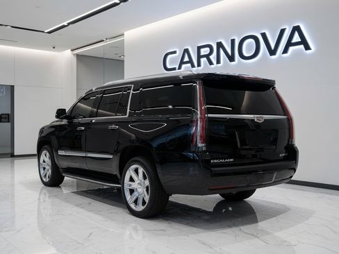 Used 2020 Cadillac Escalade ESV Premium Luxury AWD/4WD image 6
