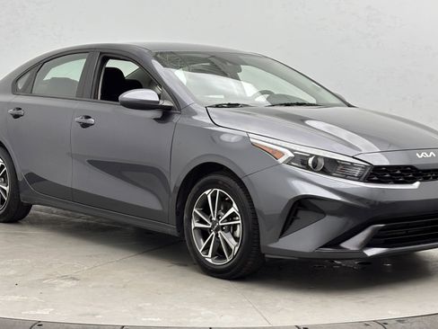 Used 2023 Kia Forte LXS image 3