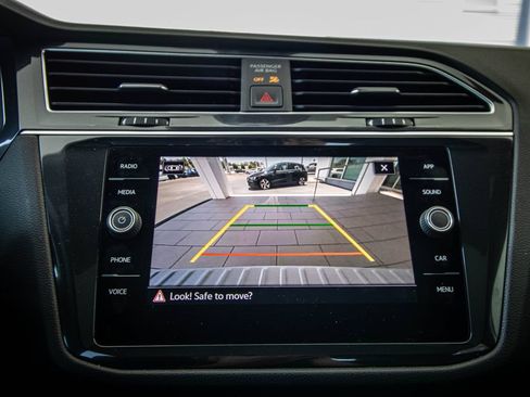 Used 2023 Volkswagen Tiguan SE R-Line FWD image 43