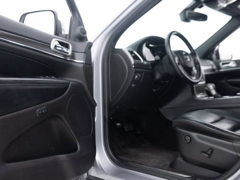 Used 2018 Jeep Grand Cherokee Limited AWD/4WD image 26