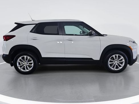 Certified 2024 Chevrolet TrailBlazer LS w/ LS Convenience Package FWD image 2