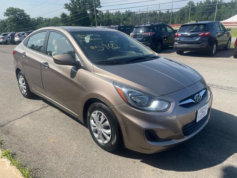 Used 2012 Hyundai Accent GLS FWD image 3