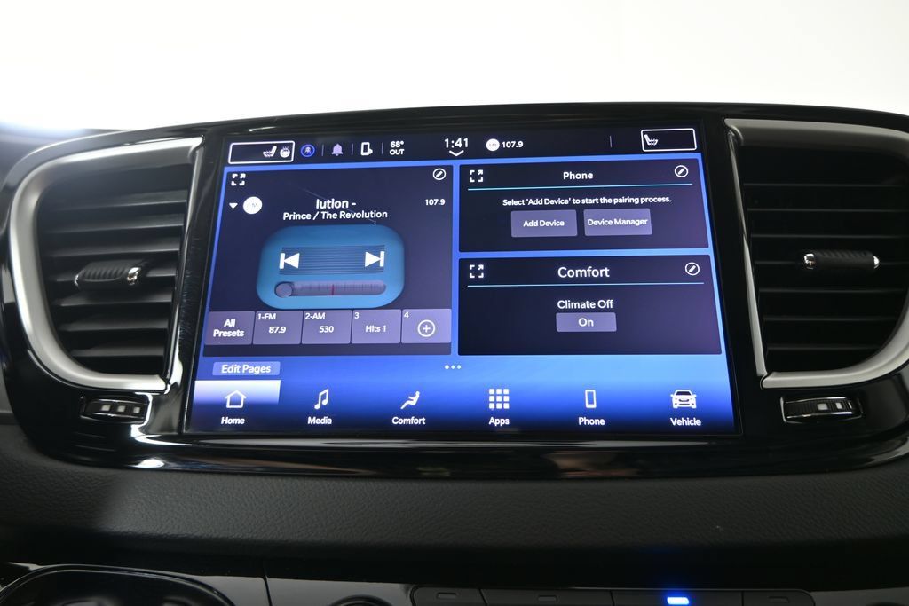 Used 2023 Chrysler Pacifica Touring-L FWD image 23