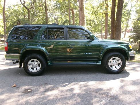 Used 2000 Toyota 4Runner SR5 image 4