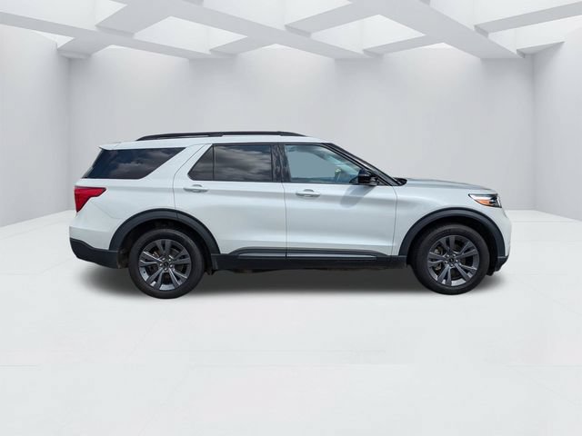 Used 2023 Ford Explorer XLT w/ Equipment Group 202A AWD/4WD image 3