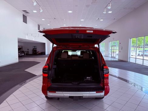 Used 2025 Toyota 4Runner Limited AWD/4WD image 15