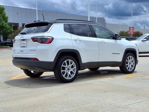 Used 2025 Jeep Compass Limited AWD/4WD image 5