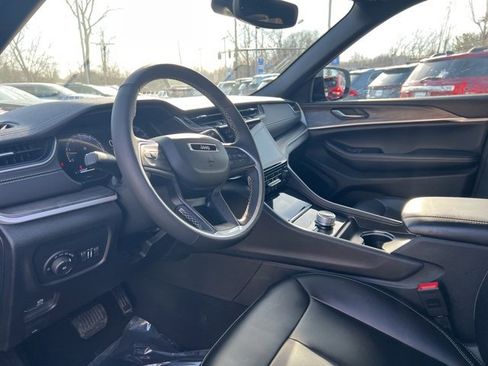 Used 2024 Jeep Grand Cherokee Limited image 24