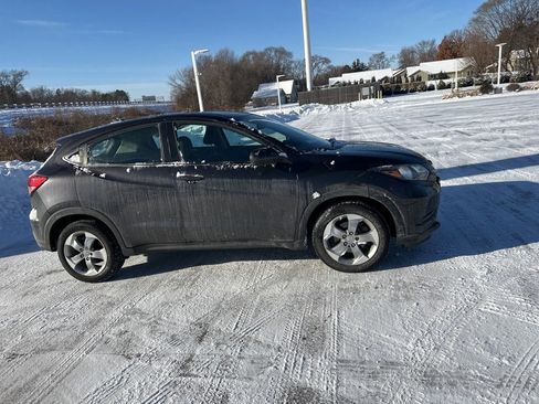 Used 2017 Honda HR-V LX image 6