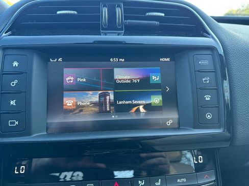 Used 2017 Jaguar XE Premium image 35