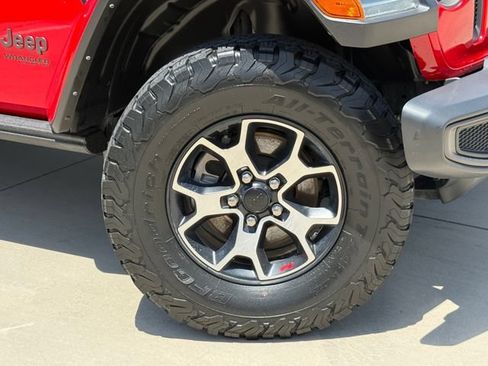 Used 2022 Jeep Wrangler Unlimited Rubicon w/ LED Lighting Group AWD/4WD image 2
