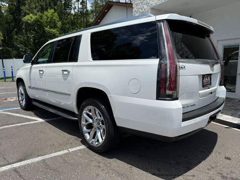Used 2018 Cadillac Escalade ESV Luxury RWD image 3