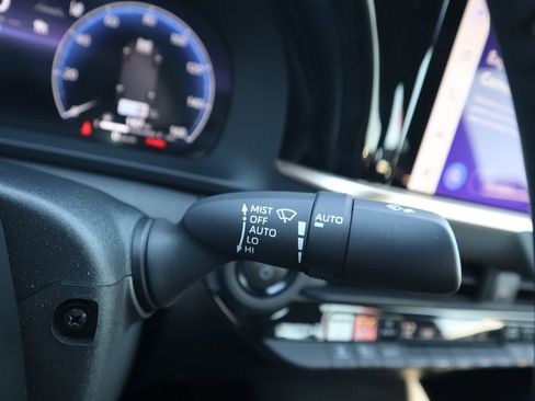 Used 2024 Toyota Crown Limited image 21