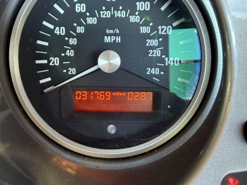 Used 2003 BMW Z8 image 23