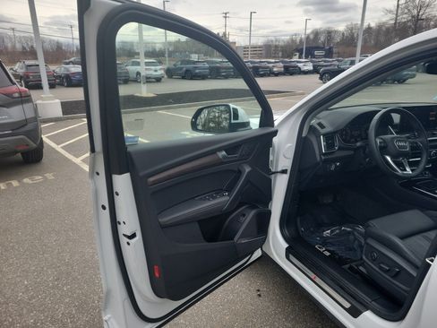 Used 2024 Audi Q5 2.0T Prestige w/ Prestige Package image 17