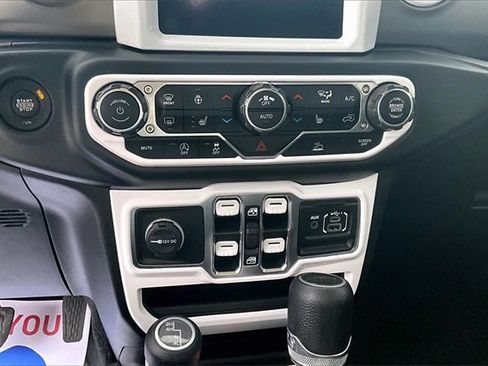 Used 2021 Jeep Gladiator Sport image 33