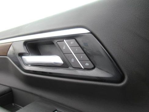 New 2025 Chevrolet Suburban High Country image 29