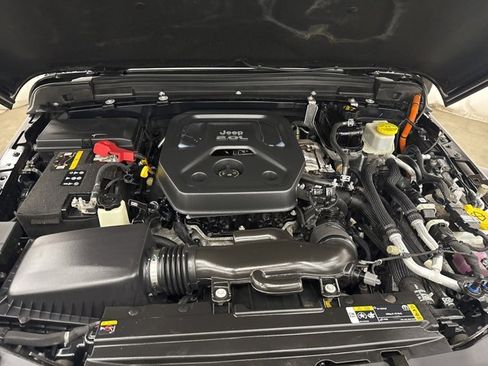 Used 2021 Jeep Wrangler Unlimited Sahara w/ Dual Top Group image 3