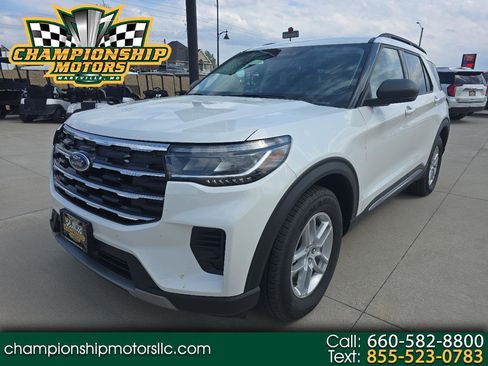 Used 2025 Ford Explorer Active AWD/4WD image 1