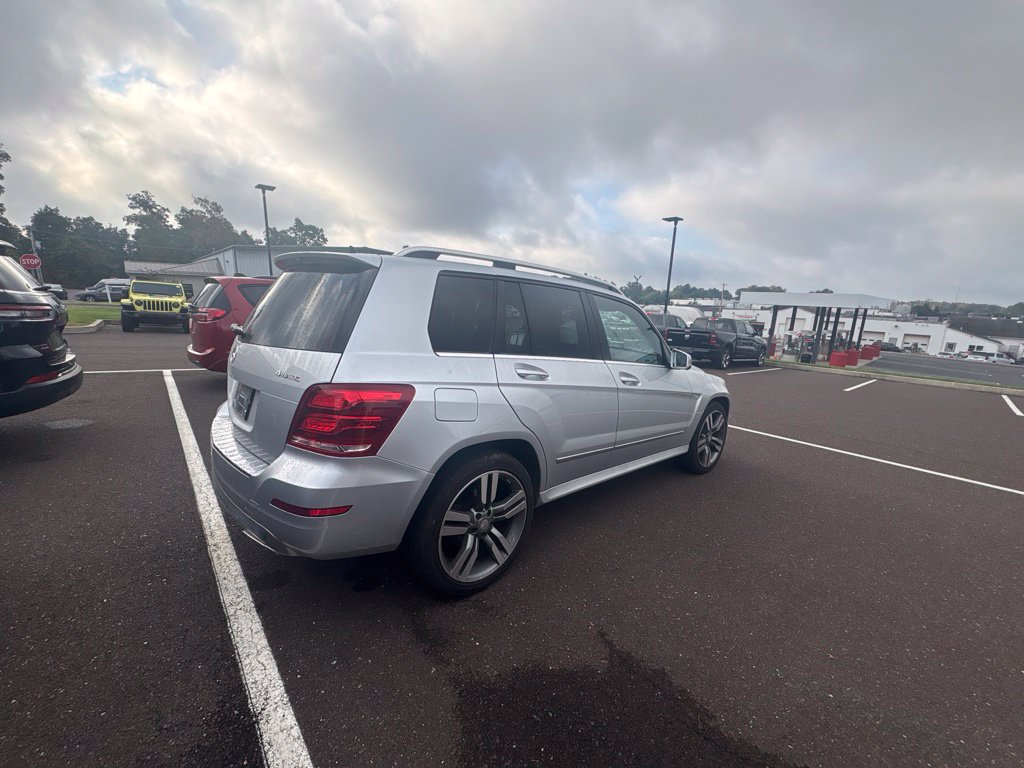 Used 2015 Mercedes-Benz GLK 350 4MATIC image 2
