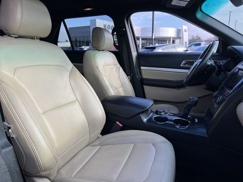 Used 2016 Ford Explorer XLT w/ Equipment Group 202A image 27