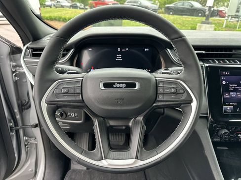 Certified 2025 Jeep Grand Cherokee Altitude AWD/4WD image 12