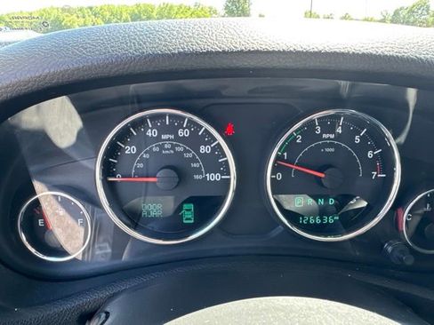 Used 2015 Jeep Wrangler Unlimited Sahara w/ Max Tow Package AWD/4WD image 35