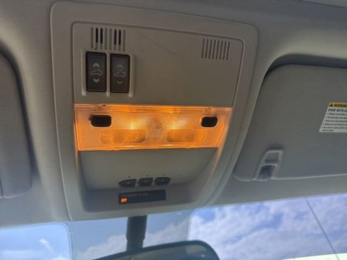 Used 2011 Chevrolet Avalanche LT image 21