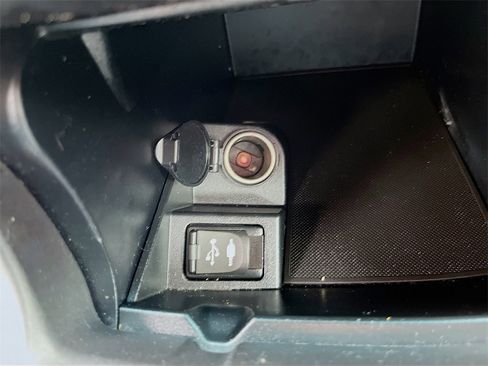 Used 2017 Toyota Camry SE image 30