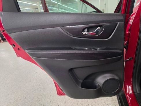 Used 2017 Nissan Rogue SV AWD/4WD image 29