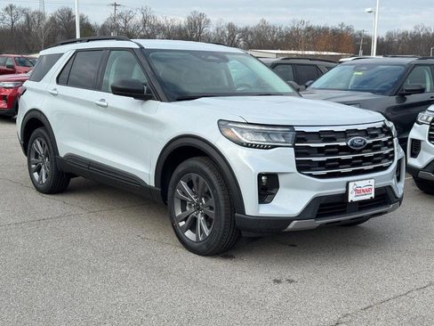 New 2026 Ford Explorer Active w/ Active Comfort Package AWD/4WD image 2