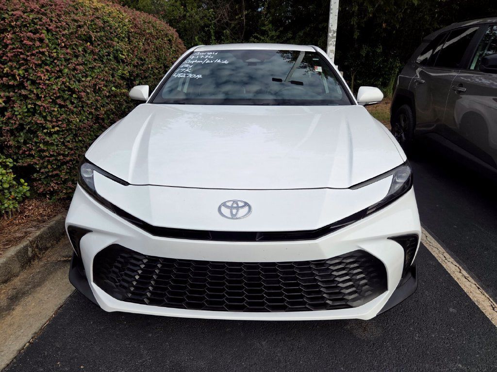 Used 2025 Toyota Camry SE FWD image 2