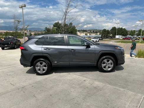 Used 2025 Toyota RAV4 XLE AWD/4WD image 9