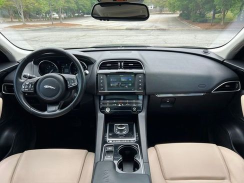 Used 2017 Jaguar F-PACE Premium AWD/4WD image 27