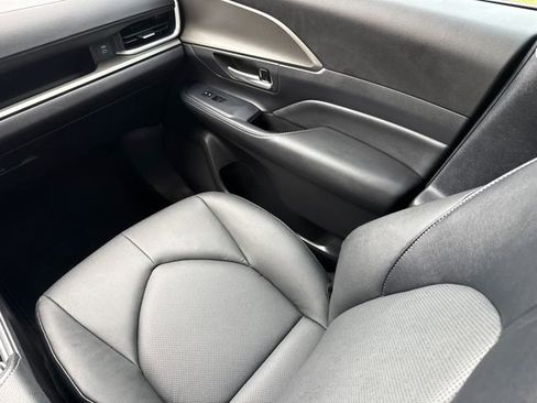 Used 2025 Toyota Grand Highlander AWD image 16
