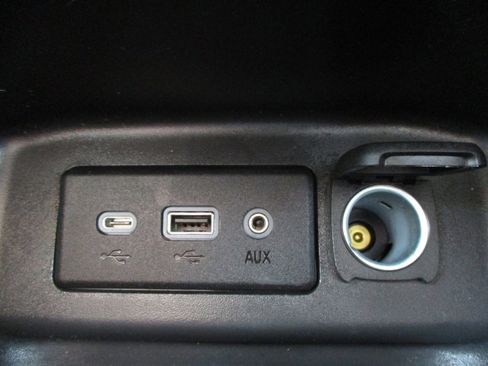 Used 2023 Chevrolet Equinox LT image 24