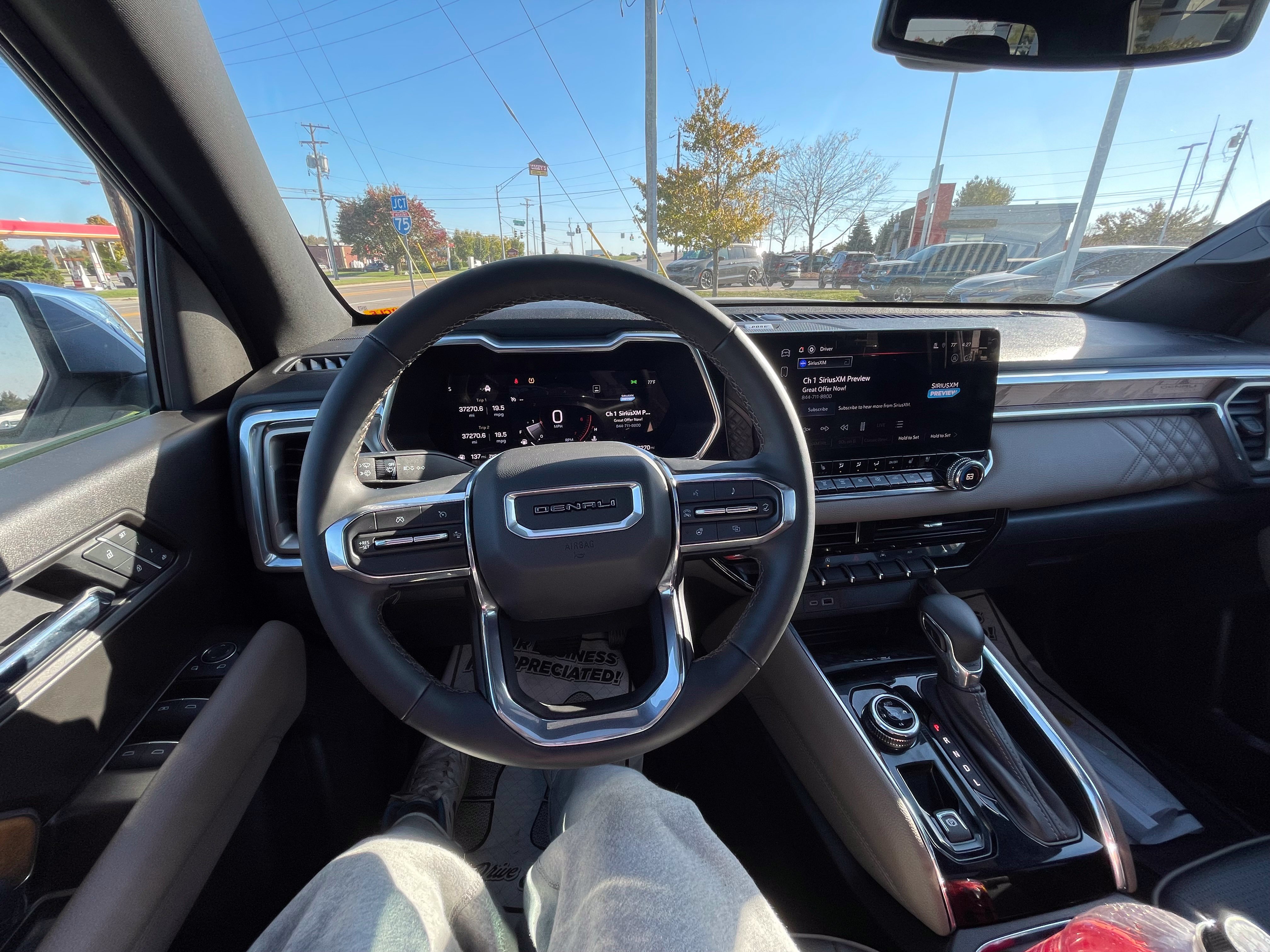 Used 2025 GMC Canyon Denali AWD/4WD image 9