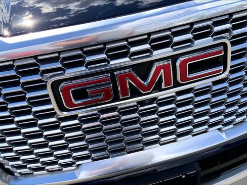 Used 2024 GMC Yukon XL Denali AWD/4WD image 30