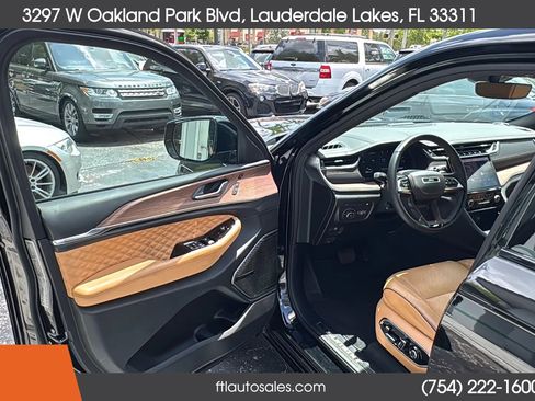 Used 2022 Jeep Grand Cherokee Summit w/ Luxury Tech Group V AWD/4WD image 21