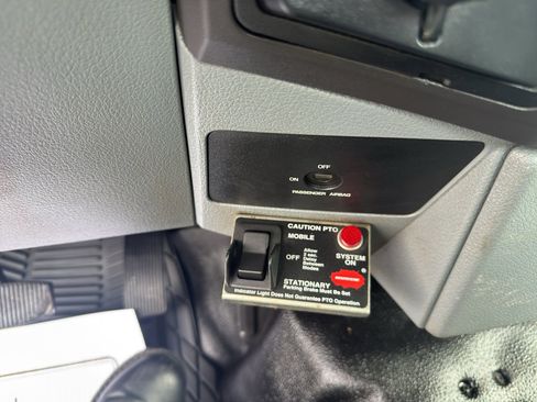 Used 2015 Ford F550 4x4 Regular Cab Super Duty image 15