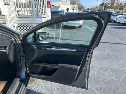 Used 2014 Ford Fusion SE image 20