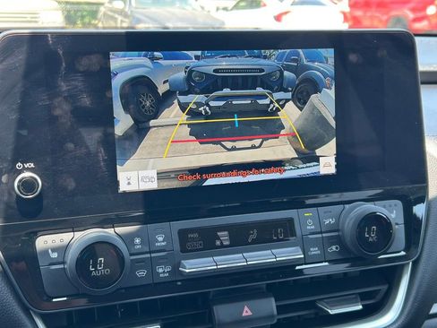 Certified 2024 Toyota Grand Highlander XLE FWD image 36