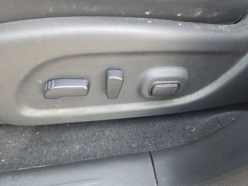 Used 2019 Nissan Pathfinder SL image 11