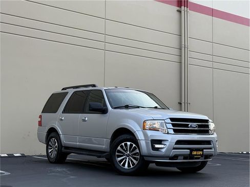 Used 2017 Ford Expedition XLT image 22